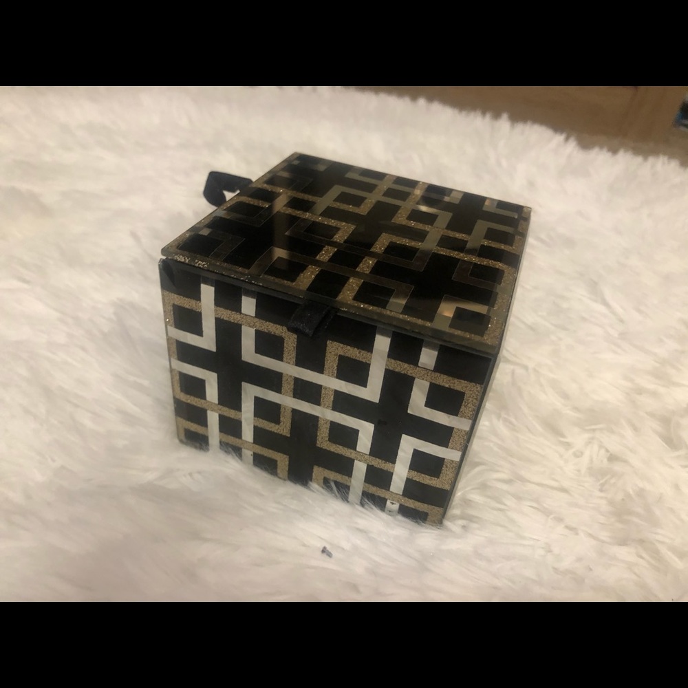 Mirrored jewelry/ trinket box